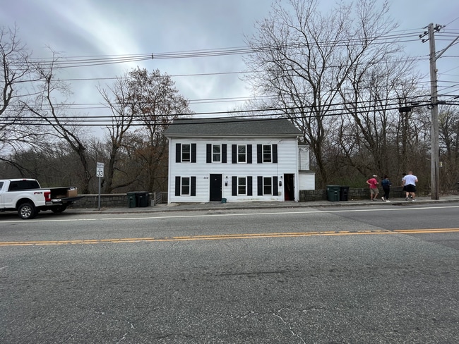 Building Photo - 556 Washington St