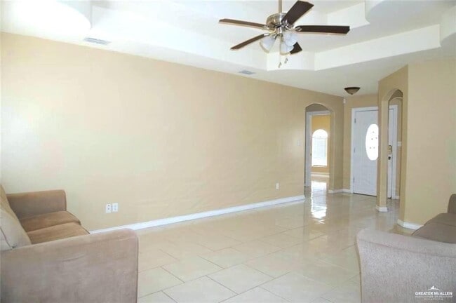 Building Photo - 11 Tulip Cir