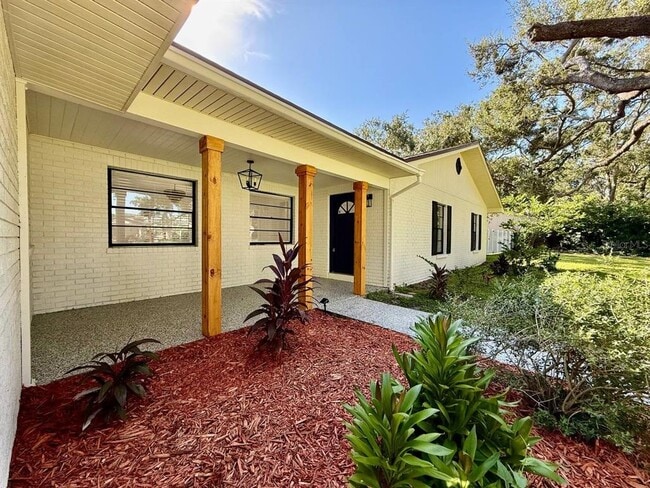Foto del edificio - 15611 Walden Ave