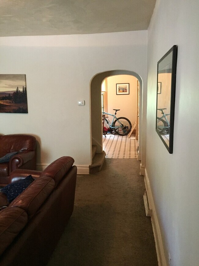 Foto del edificio - Available August 2026 - Affordable 2 Bedroom Home w/ Lots of Space in Mt Washington!