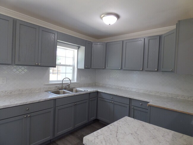 Foto del edificio - 1030 Clairmont Dr