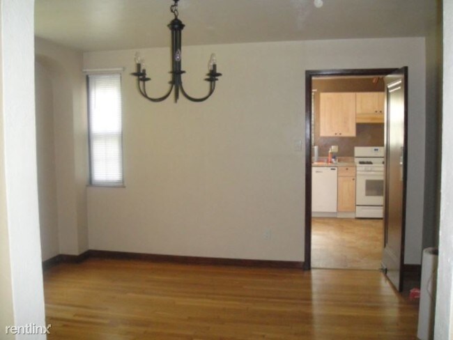 Building Photo - 3 br, 1.5 bath Townhome - 143 Cedar Blvd.