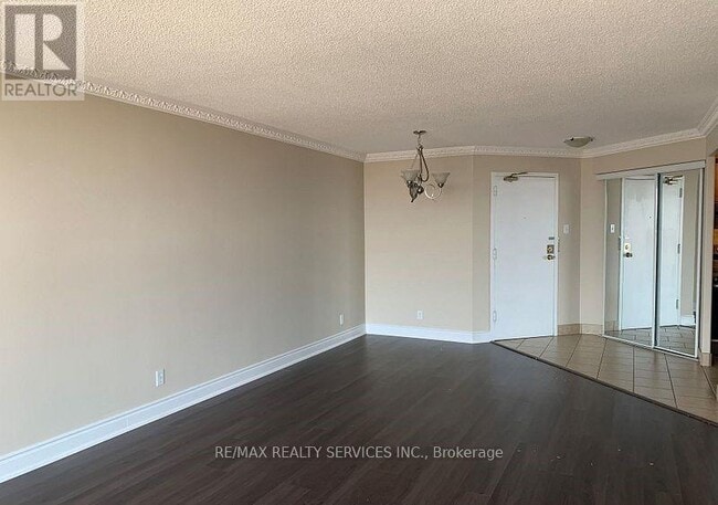 Building Photo - 35 Trailwood Dr