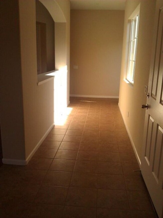 Foto del edificio - Beautiful 2014 Built Home - 5 bed 4 bath i...