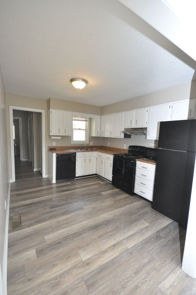 Foto del edificio - 1004 Southwood Dr