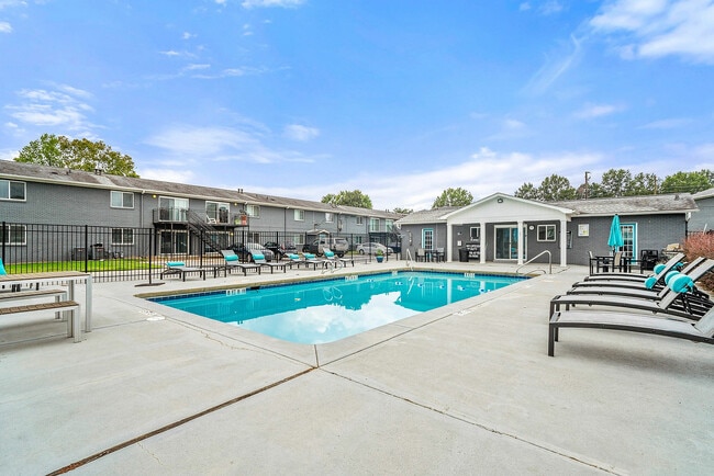 Piscina resplandeciente - Flats at East Atlanta