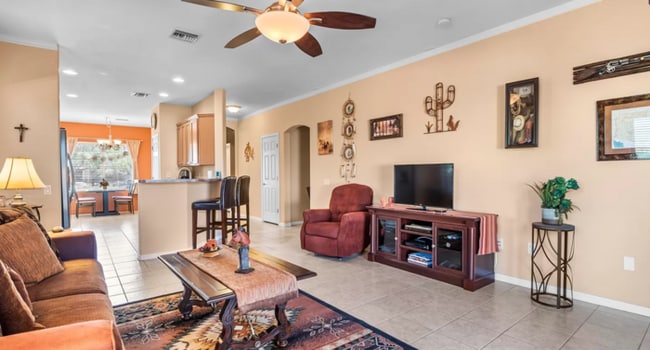 Foto del edificio - 4 bedroom 2 bath house