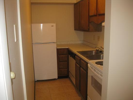 Building Photo - Malabu Drive One bedroom Apartment        ...