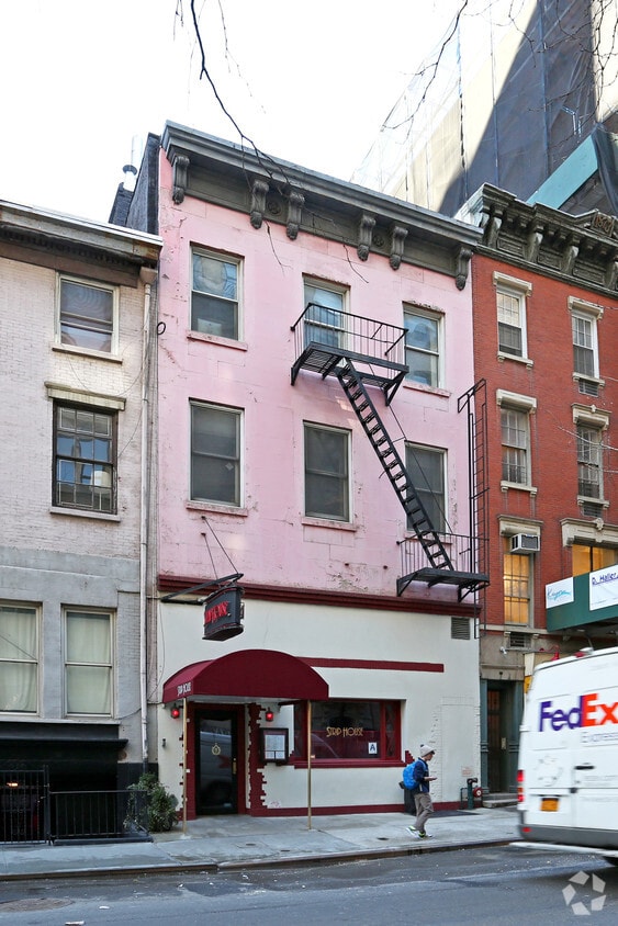 Primary Photo - 13 E 12th St
