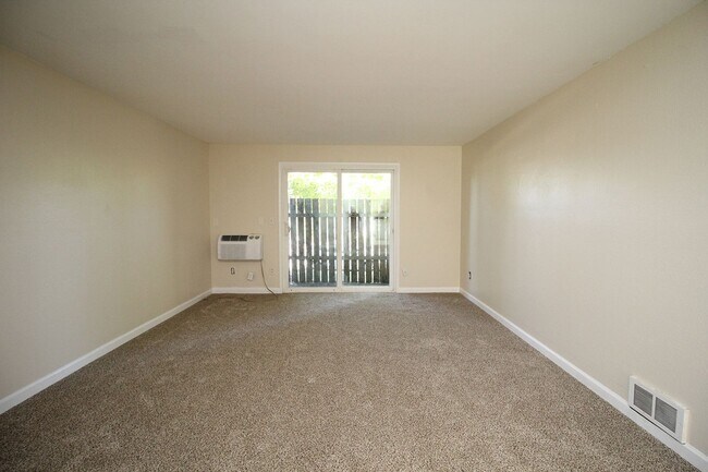 Foto del edificio - 11102-11130 SW 62nd Ave