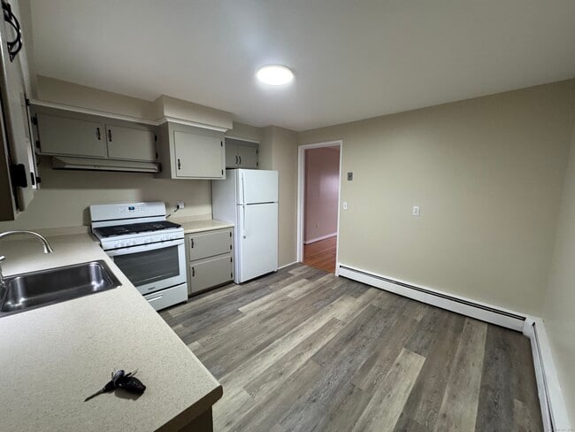 Building Photo - 14 Concord St