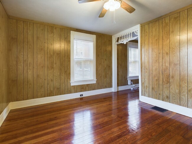 Building Photo - 4 Bedroom house in Downtown Staunton!!!