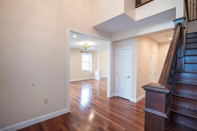 Building Photo - 4 Bedroom House For Rent