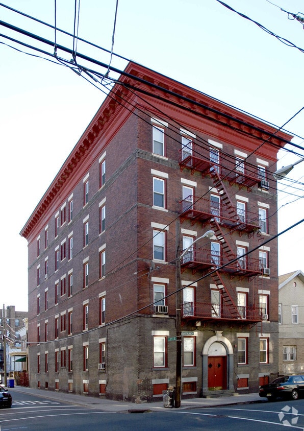 Foto del edificio - 816-818 Bergenline Ave