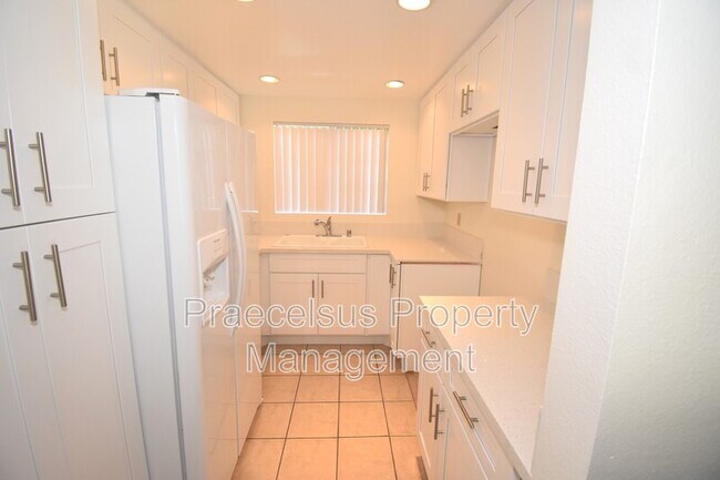 Foto del edificio - 780 Eastshore Terrace