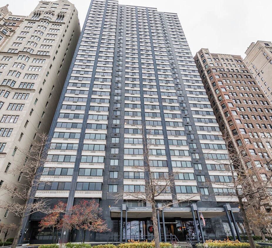 Primary Photo - 1440 N Lake Shore Dr