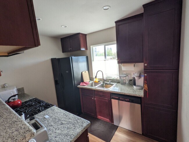 Foto del edificio - Large Condo in Claremont