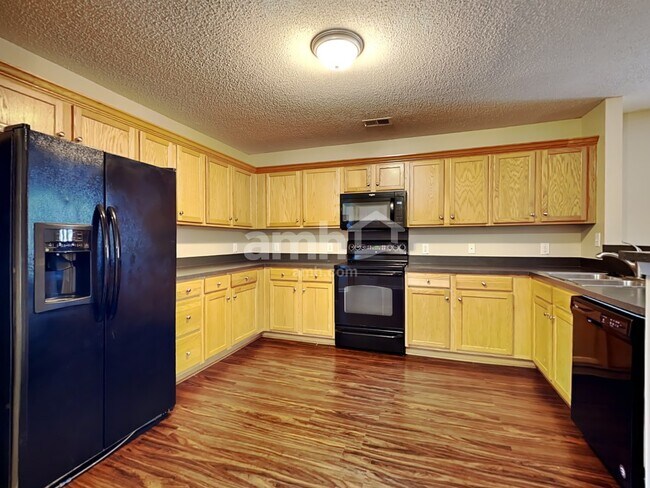 Building Photo - 4016 Broken Arrow Dr