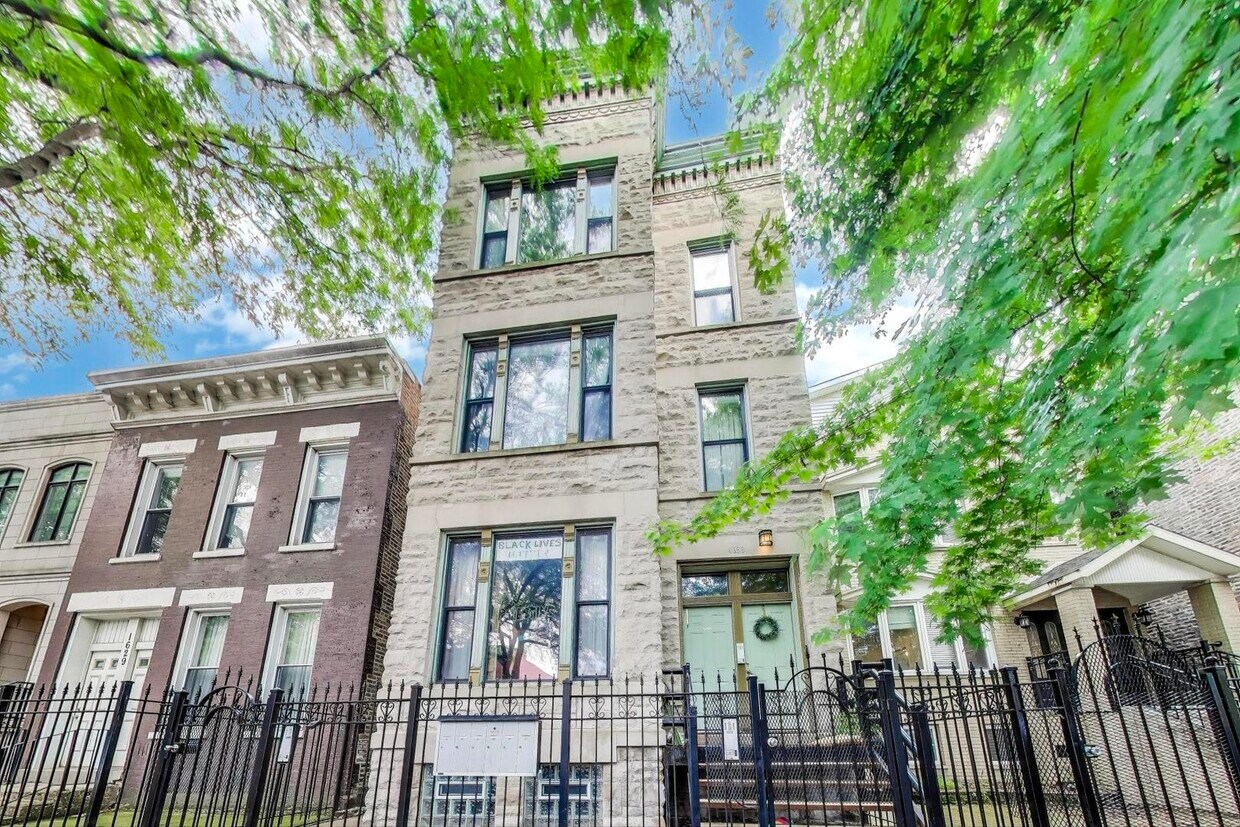 Primary Photo - 1633 W Huron St