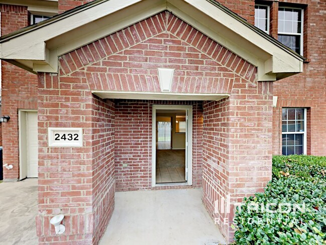 Foto del edificio - 2432 Big Spring Dr