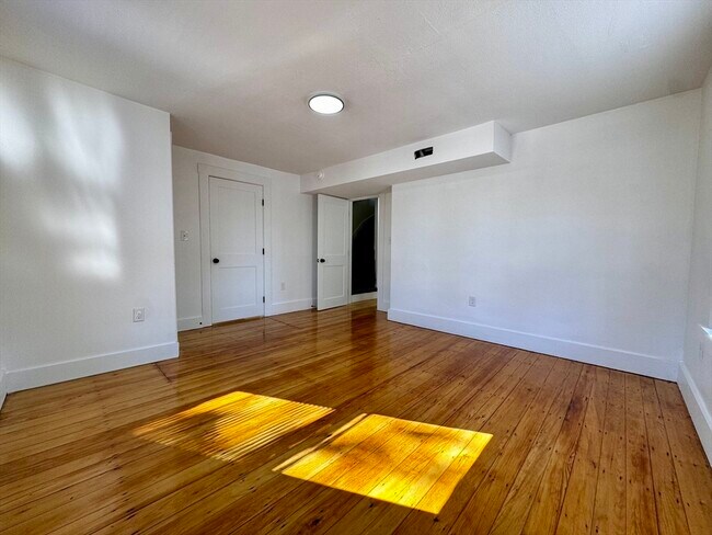 Building Photo - 19 Main St