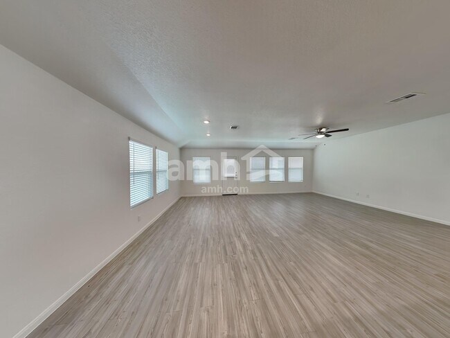 Foto del edificio - 2705 Iberia Ct