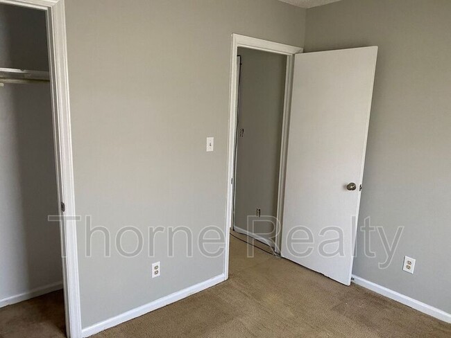 Foto del edificio - 501 Exchange Ln