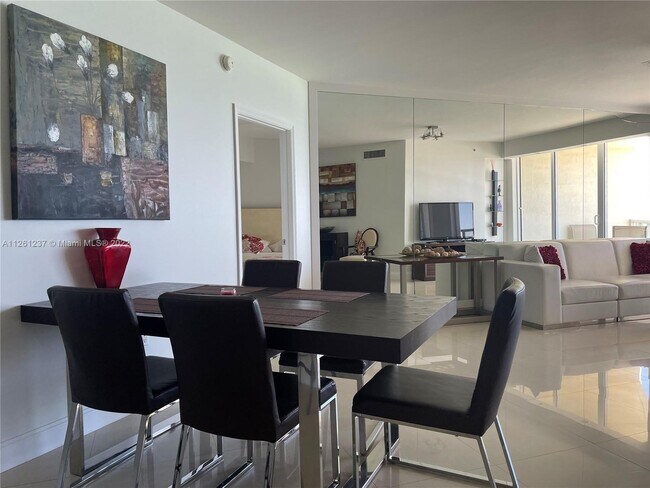 Foto del edificio - 16699 Collins Ave