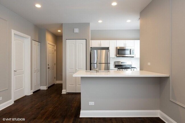 Foto del edificio - 2 bedroom in CHICAGO IL 60625