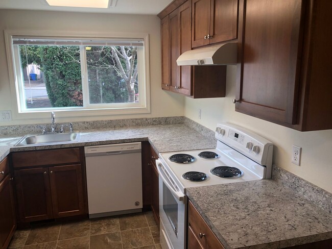 Foto del edificio - Total Remodel! Two Bedroom Duplex in North...