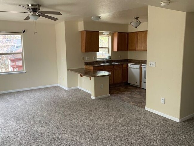 Building Photo - Charming Two Bedroom Apartment in the Heart of Reno