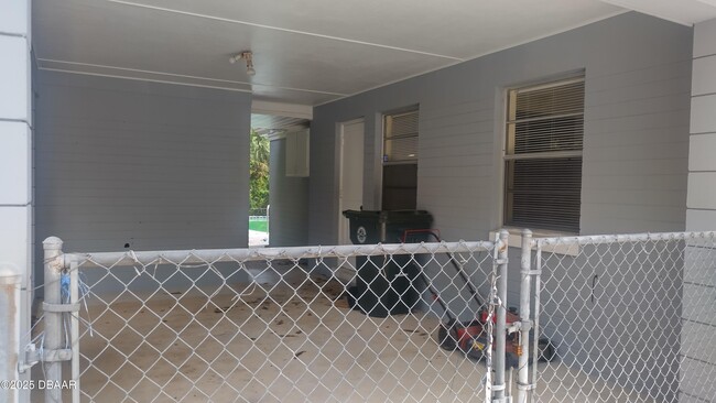 Building Photo - 525 Tarragona Way