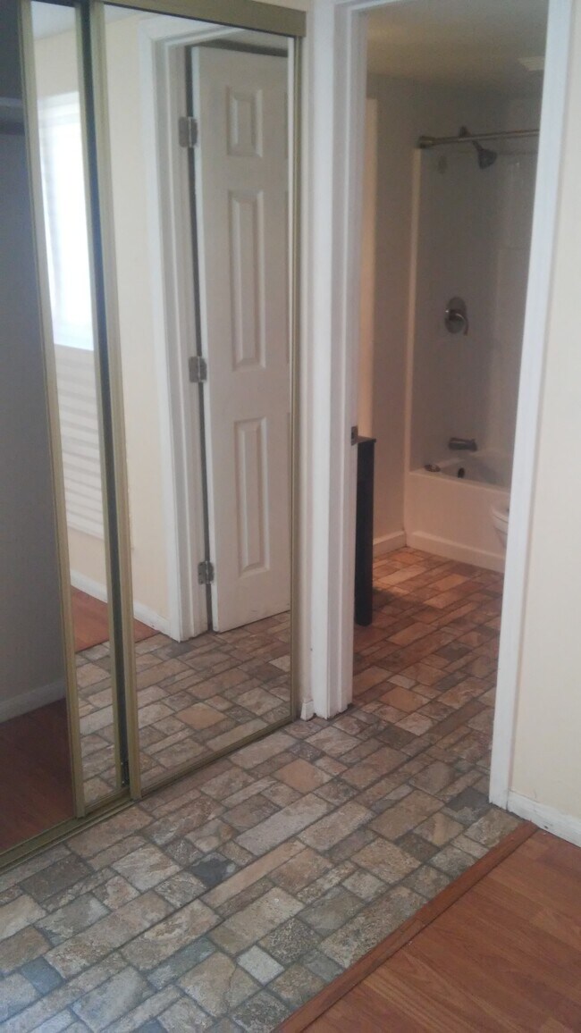 Building Photo - 24680 Sierra Hwy