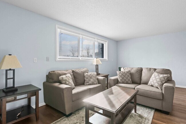 Foto del edificio - 2309 Cherry Hills Dr