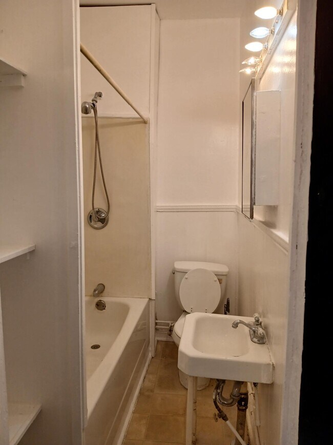 Foto del edificio - 1716 McCulloh St