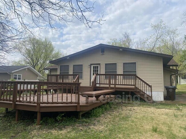 Building Photo - 1123 Renshaw Dr