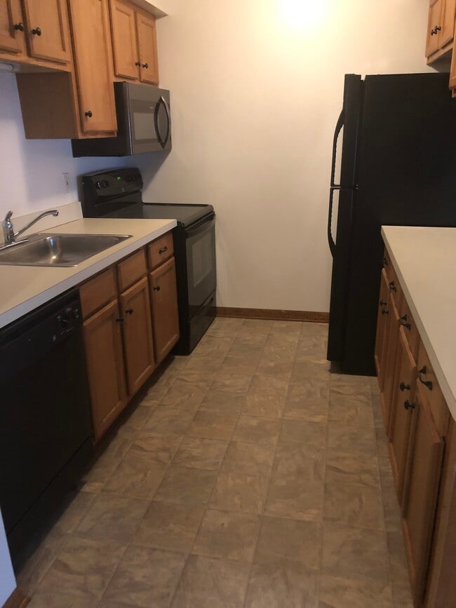 Building Photo - 2504 Eagles Circle