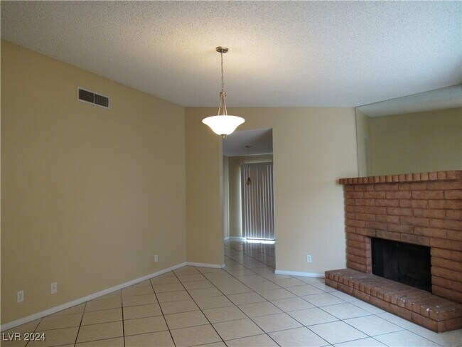 Building Photo - 541 Chandler St
