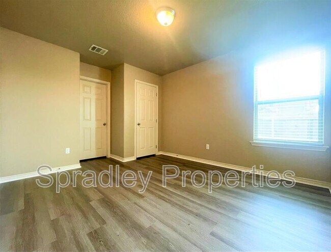 Building Photo - 943 Laila Ln