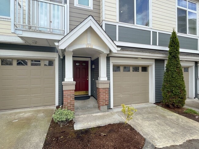 Building Photo - Huge, Updated 2 bed 2.5 bath Issaquah High...