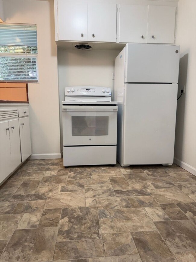 Foto del edificio - 1535-1537 California Ave SW (OTP)