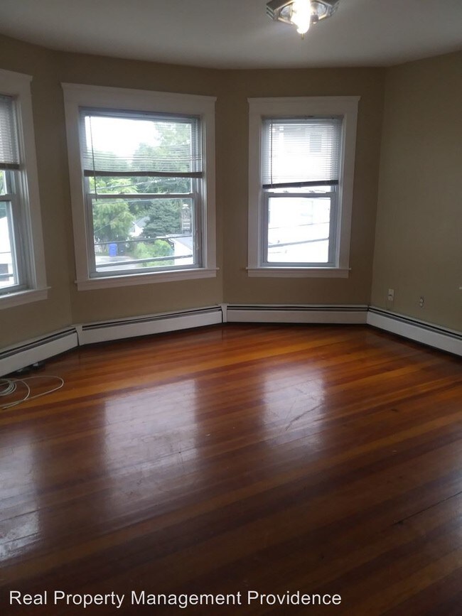 Building Photo - 422-424 Weeden St