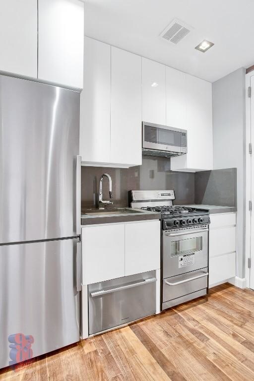 Primary Photo - 234 Mott St