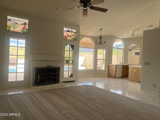 Foto del edificio - 9440 E Palm Tree Dr