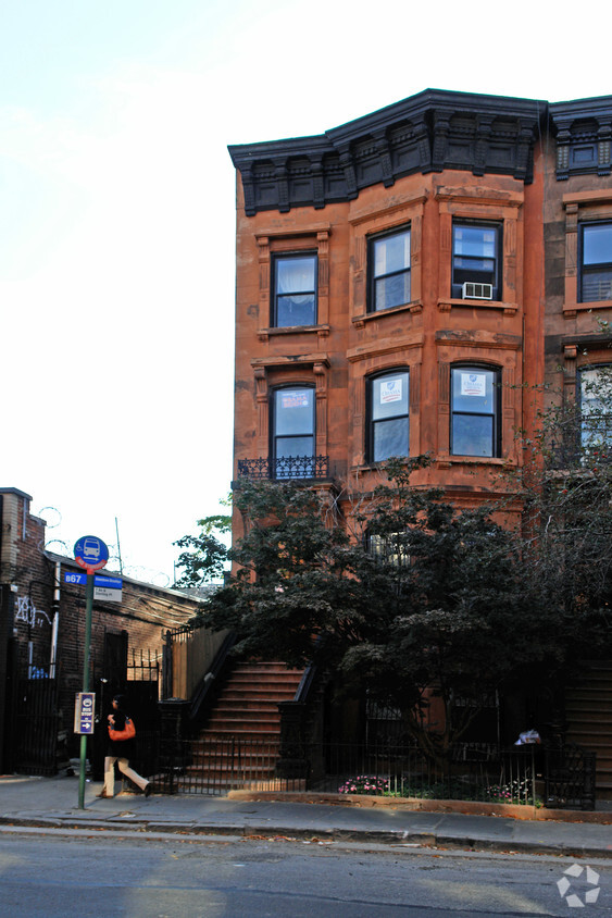 Building Photo - 13 7th Ave