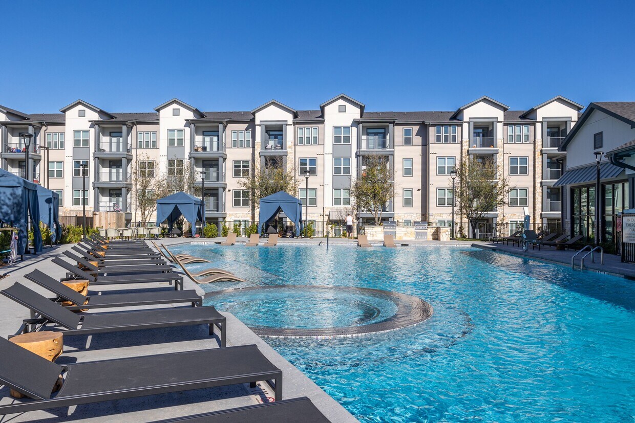 Enclave on Ross Apartments in Del Valle, TX