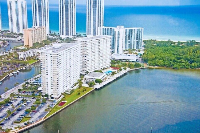 Foto del edificio - 500 Bayview Dr