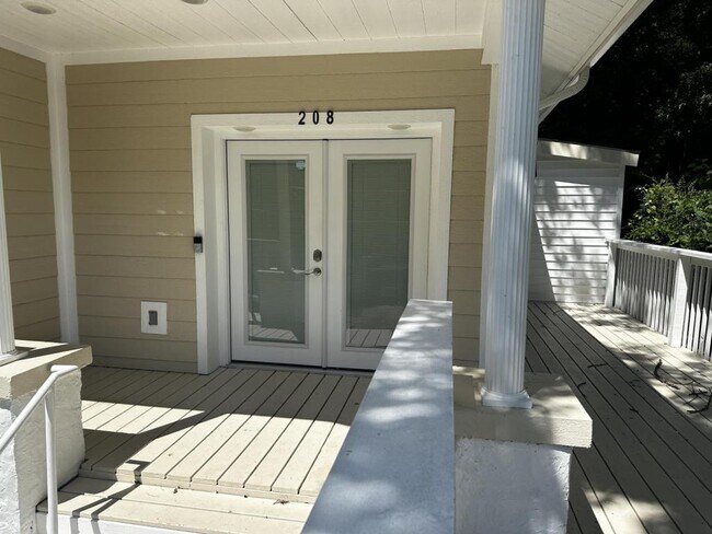 Building Photo - 208 Bower St
