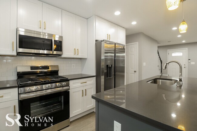 Building Photo - Nice 3BR 2BA Brick Home
