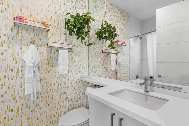 Building Photo - 8227 Oceanus Dr